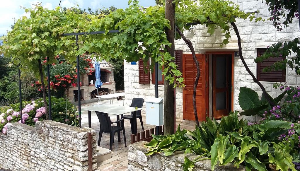 Apartments Raic Supetar Exterior foto